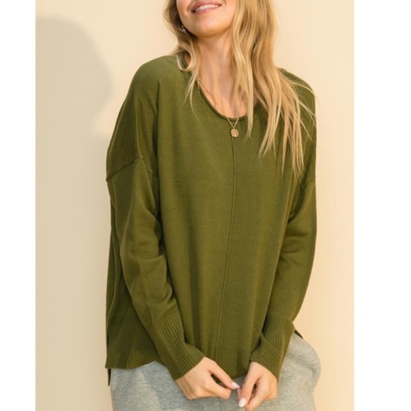 Front seam, side split sweater. - Picture 3 of 8